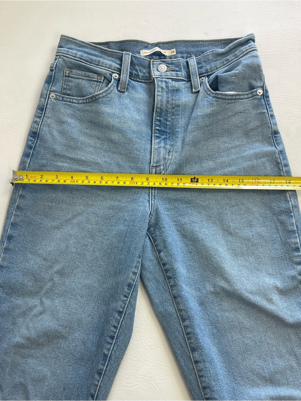 Levi’s High Waisted Mom Jeans W28 L29 Light Wash High Rise - Picture 5 of 14